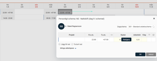 Grundschemavyn. Dubbelklicka på en dag för att få en schemapopup där man kan ange tider. En pil visar att man kan dra pass för att kopiera/flytta mellan dagar.